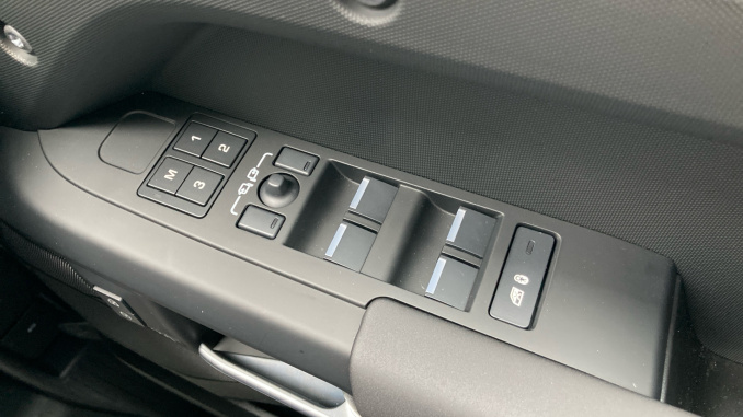 Land Rover Defender 3.0 D250 X-Dynamic HSE 110 5dr Auto Diesel Estate - Image 30